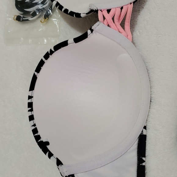 Victoria's Secret Black and White Swimsuit - Picture 4 of 7